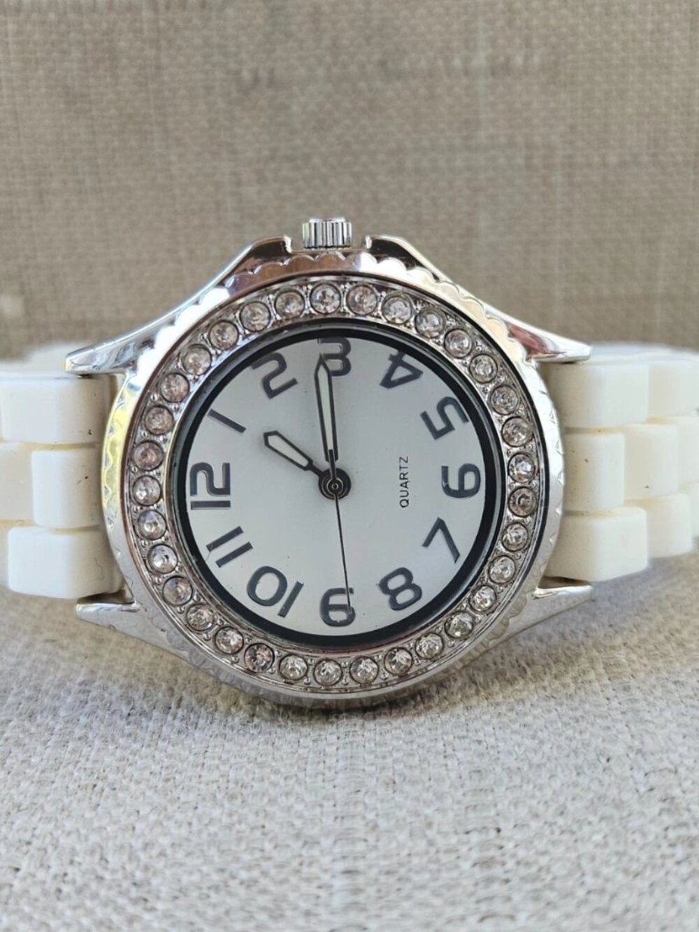 Women Wristwatch Fashion Jewelry White Rubber Strap Quartz Analog Wrist Watch - Picture 4 of 11